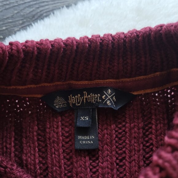 Harry Potter Gryffindor Quidditch Sweater From NYC Store Size XS - Picture 7 of 11